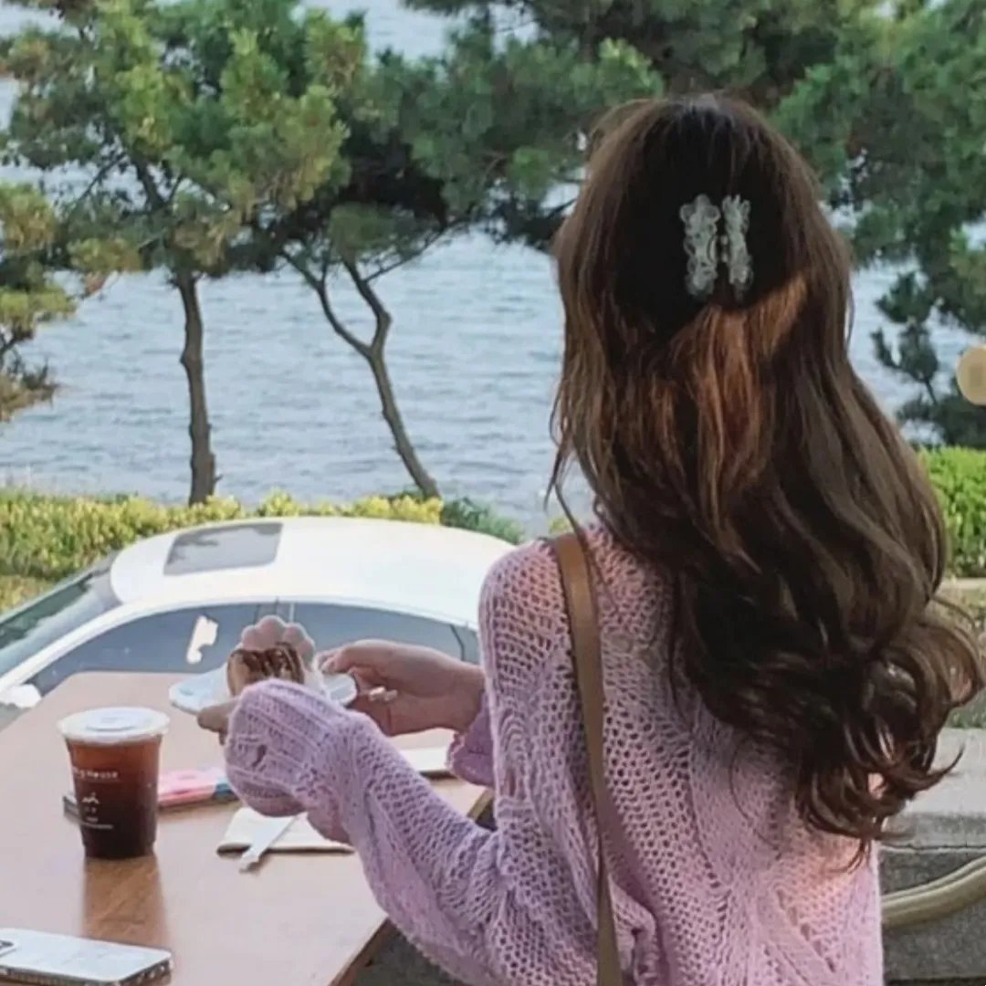 黎明时分的年轻人们